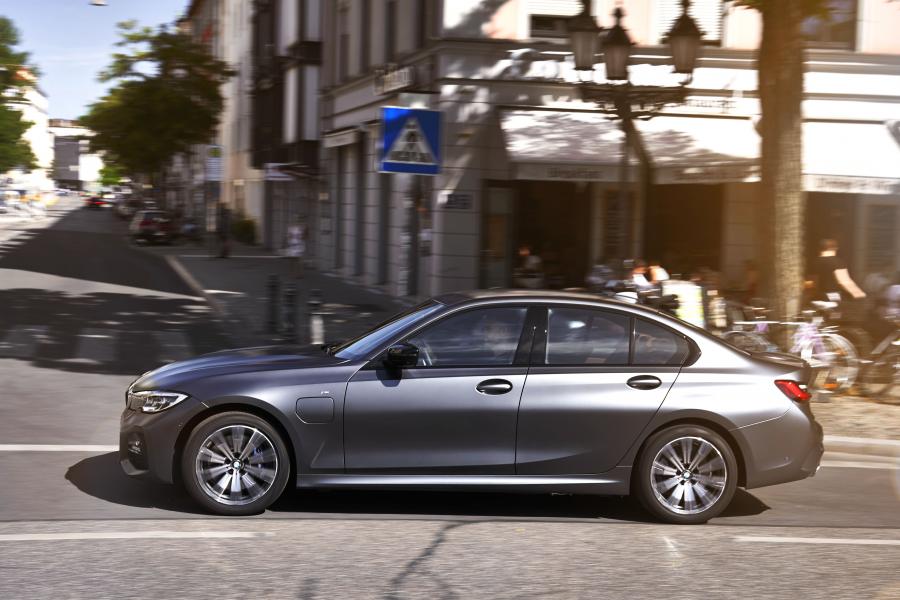  BMW 330e M Sport (G20) 2019 года  (WW) (фото 2 из 40)